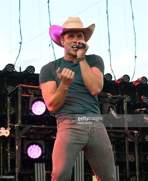 dustin lynch nude|Male Celebs (A